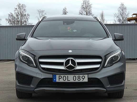 Mercedes-Benz GLA220 3 of 5