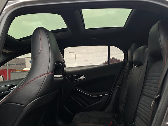 Mercedes-Benz GLA220 14 of 27