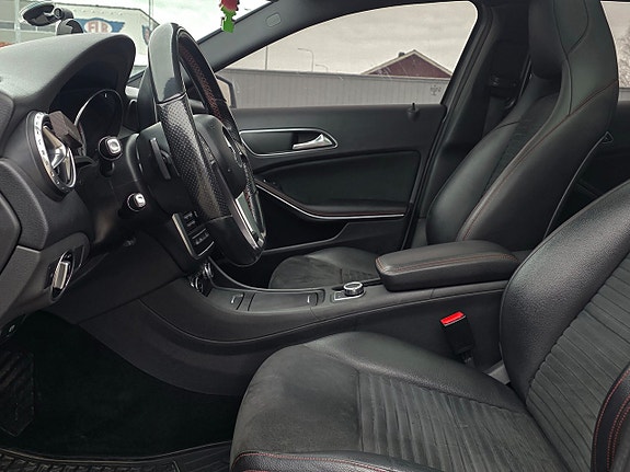 Mercedes-Benz GLA220 11 of 27