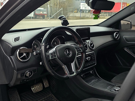 Mercedes-Benz GLA220 9 of 27