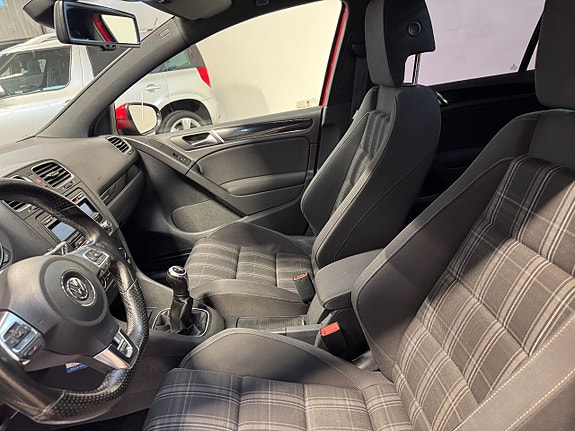 Volkswagen Golf VI 14 of 17