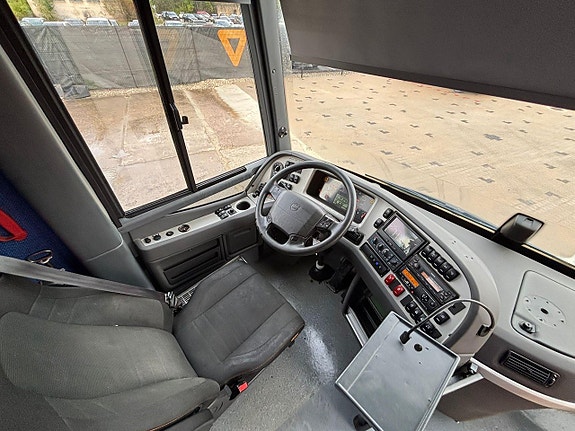 Volvo B8R 9700 H 6x2*4 9 of 24