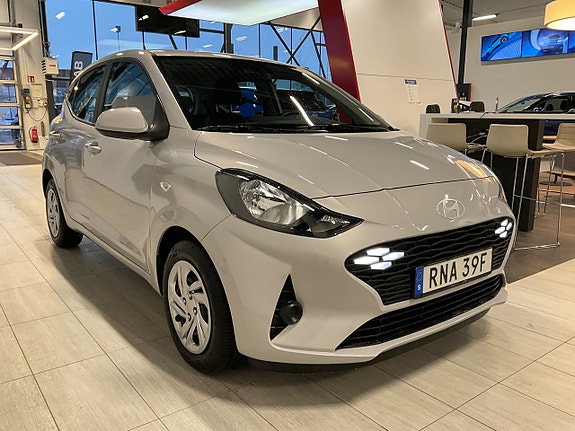 Hyundai i10 3 of 14