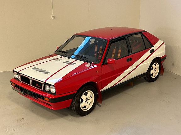 Lancia Delta 4 of 26