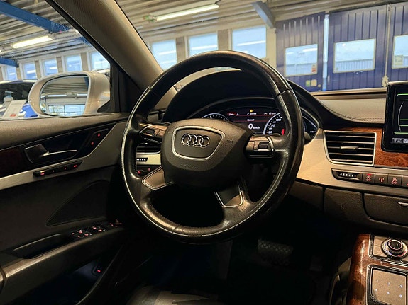 Audi A8 14 of 30
