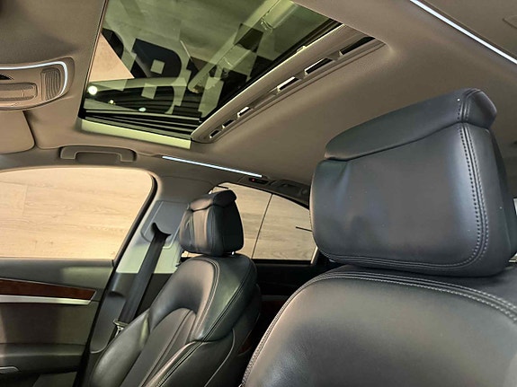 Audi A8 8 of 30