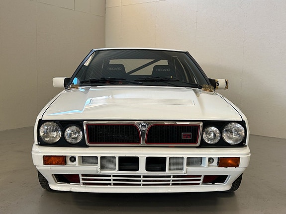Lancia Delta 4 of 27
