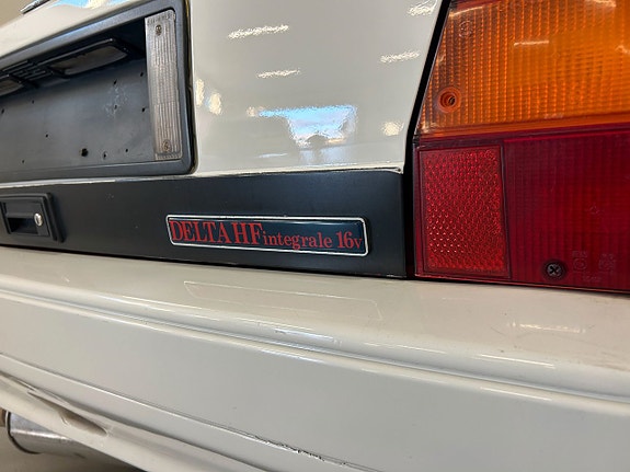 Lancia Delta 17 of 27