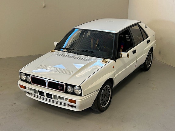 Lancia Delta 2 of 27
