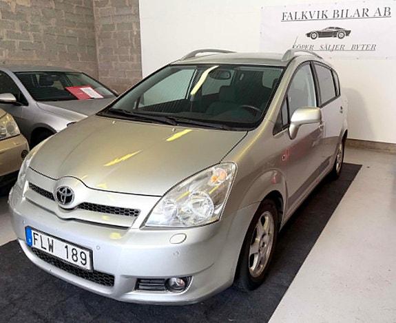 Toyota Corolla Verso 3 of 5