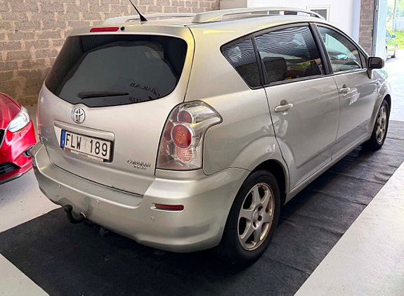 Toyota Corolla Verso 4 of 5