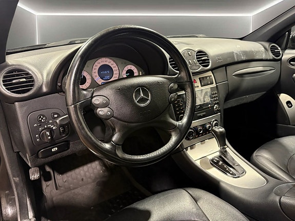 Mercedes-Benz CLK200 4 of 5