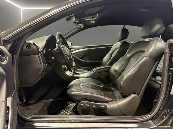 Mercedes-Benz CLK200 3 of 5