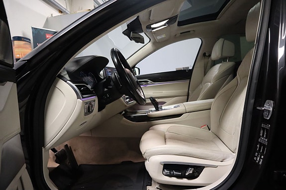 BMW 750Li 7 of 23