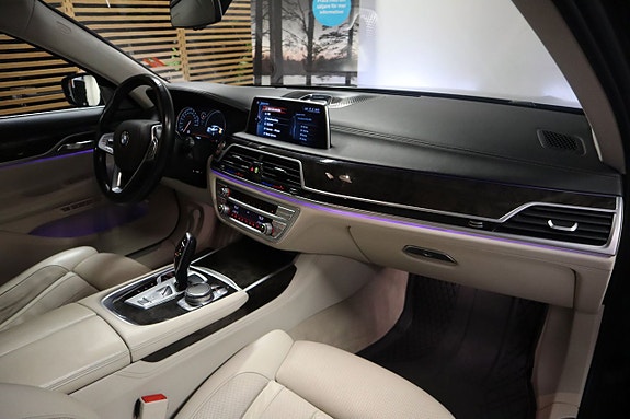 BMW 750Li 18 of 23