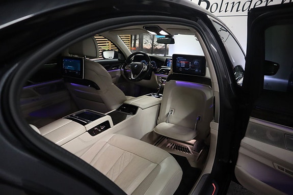 BMW 750Li 19 of 23