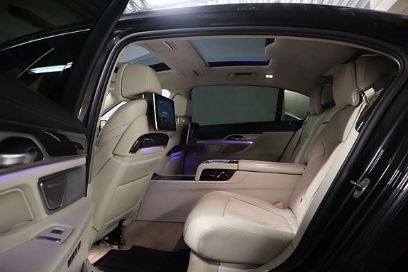 BMW 750Li 11 of 23