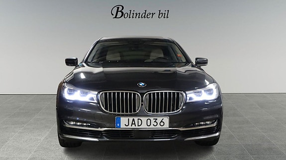 BMW 750Li 2 of 23