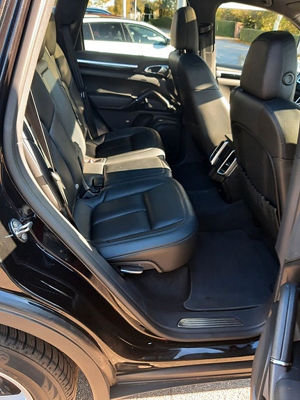 Porsche Cayenne 5 of 5