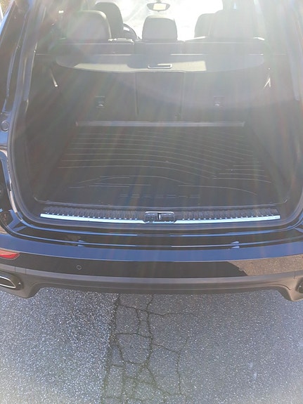 Porsche Cayenne 4 of 5