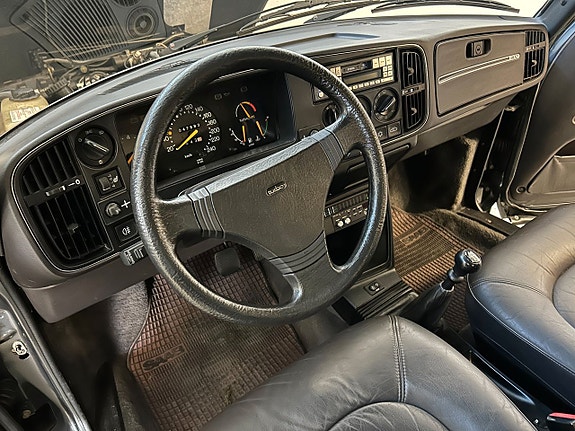 Saab 900 19 of 24