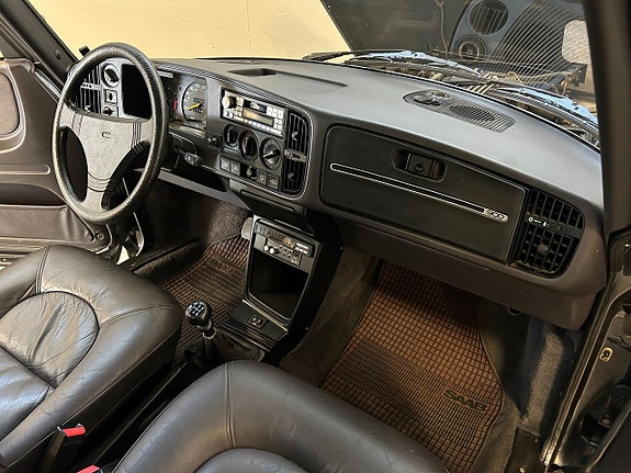 Saab 900 22 of 24