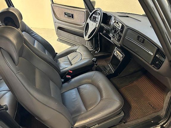 Saab 900 21 of 24