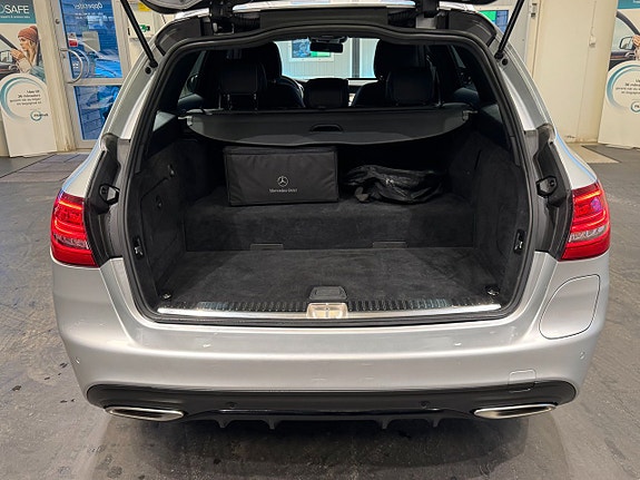 Mercedes-Benz C300 25 of 27