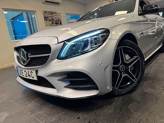 Mercedes-Benz C300 6 of 27