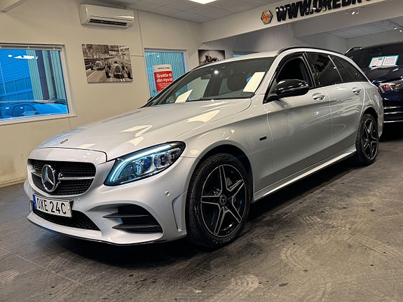 Mercedes-Benz C300 2 of 5
