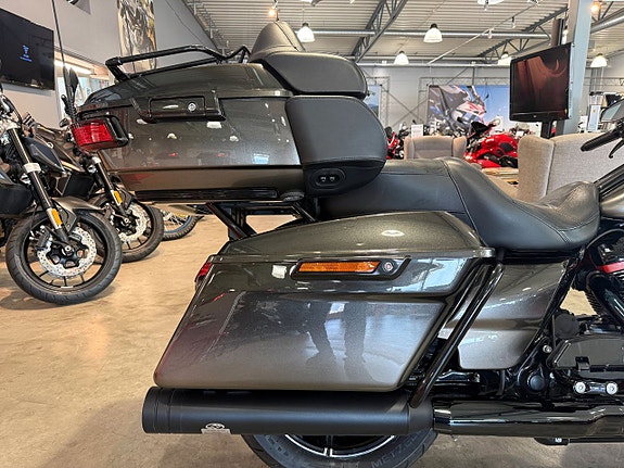 Harley-Davidson Ultra Limited CVO #DrJekill&Hyde# 11 of 17