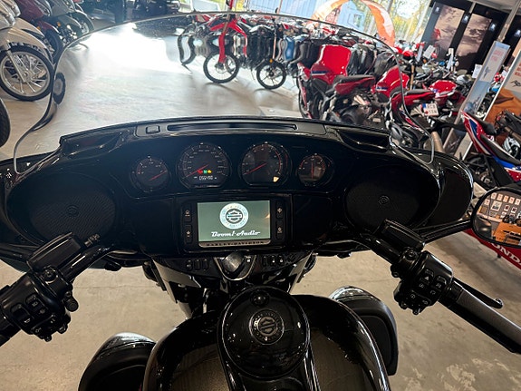 Harley-Davidson Ultra Limited CVO #DrJekill&Hyde# 16 of 17