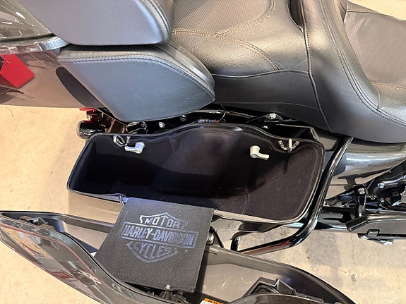 Harley-Davidson Ultra Limited CVO #DrJekill&Hyde# 15 of 17