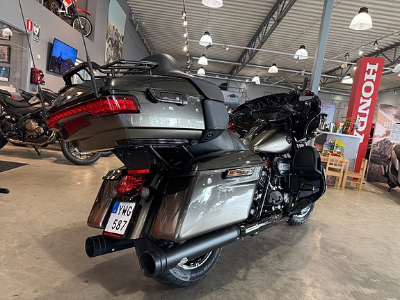 Harley-Davidson FLHTKSE Ultra Limited CVO #DrJekill&Hyde# 3 of 5