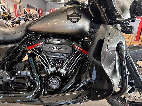 Harley-Davidson Ultra Limited CVO #DrJekill&Hyde# 9 of 17