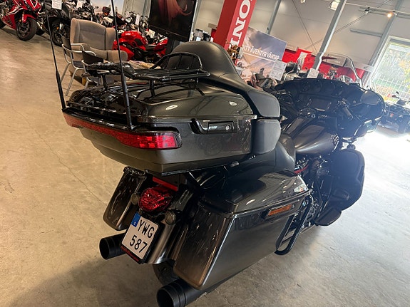 Harley-Davidson Ultra Limited CVO #DrJekill&Hyde# 13 of 17