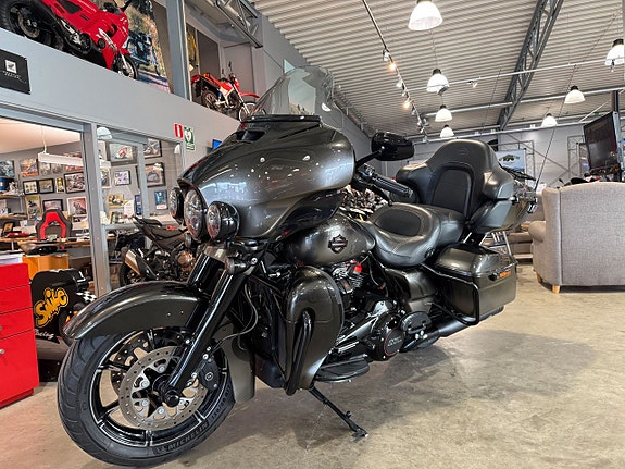 Harley-Davidson Ultra Limited CVO #DrJekill&Hyde# 6 of 17