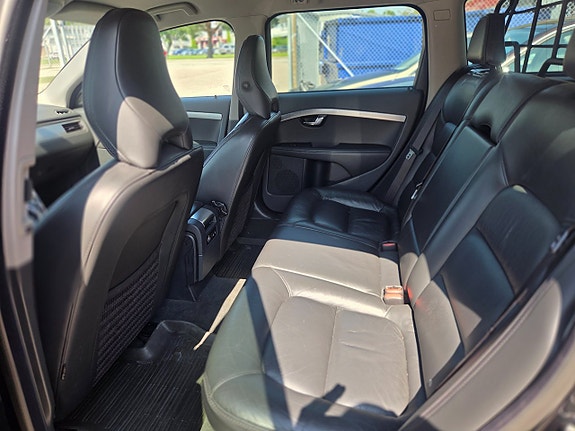 Volvo XC70 7 of 9