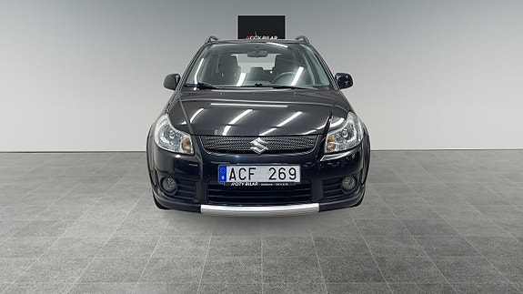 Suzuki SX4 2 of 5