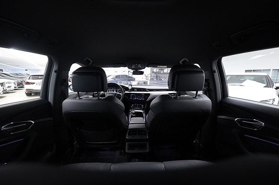 Audi e-tron 11 of 25