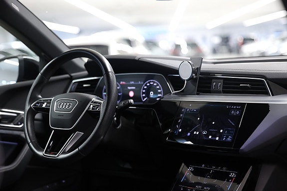 Audi e-tron 14 of 25