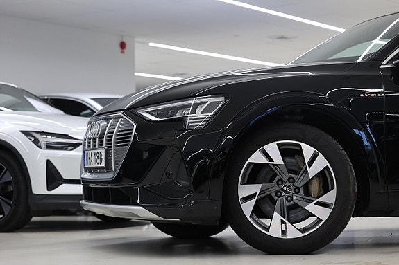 Audi e-tron 4 of 25