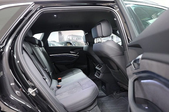 Audi e-tron 12 of 25