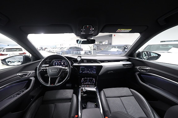 Audi e-tron 13 of 25