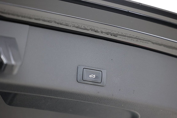 Audi e-tron 10 of 25