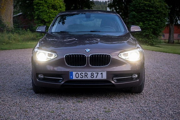 BMW 118d 2 of 5