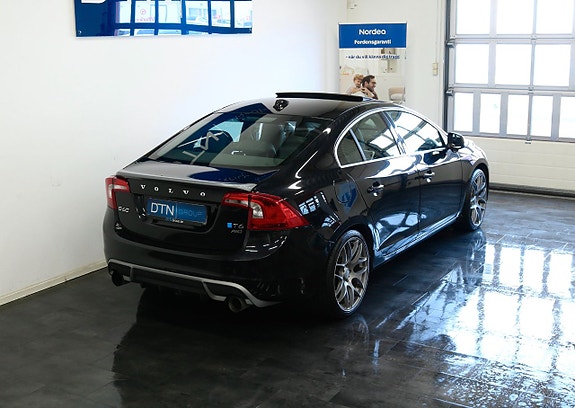 Volvo S60 2 of 5