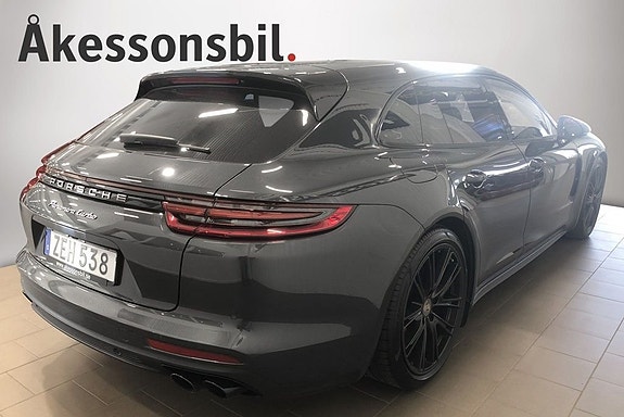 Porsche Panamera Turbo 4 of 5