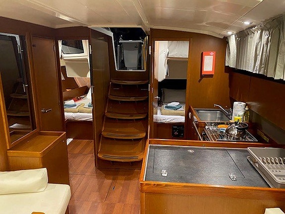 Beneteau Oceanis 41.1 7 of 12