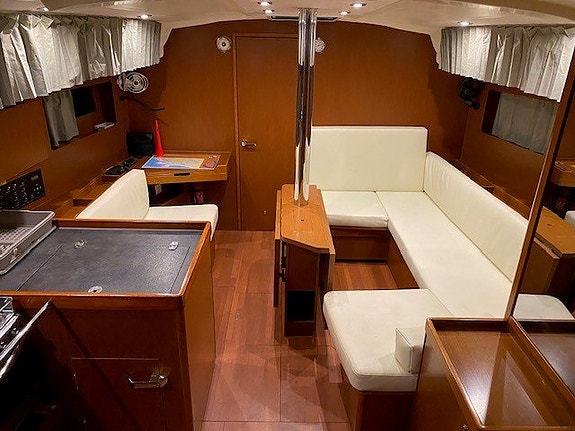 Beneteau Oceanis 41.1 6 of 12